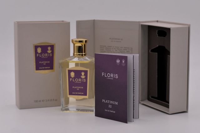 luxury cosmetic packaging for perfume.